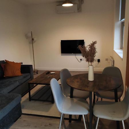 404 Bayard Plaza 2 Bedroom Apartment With Outside Terrace Peterborough Dış mekan fotoğraf